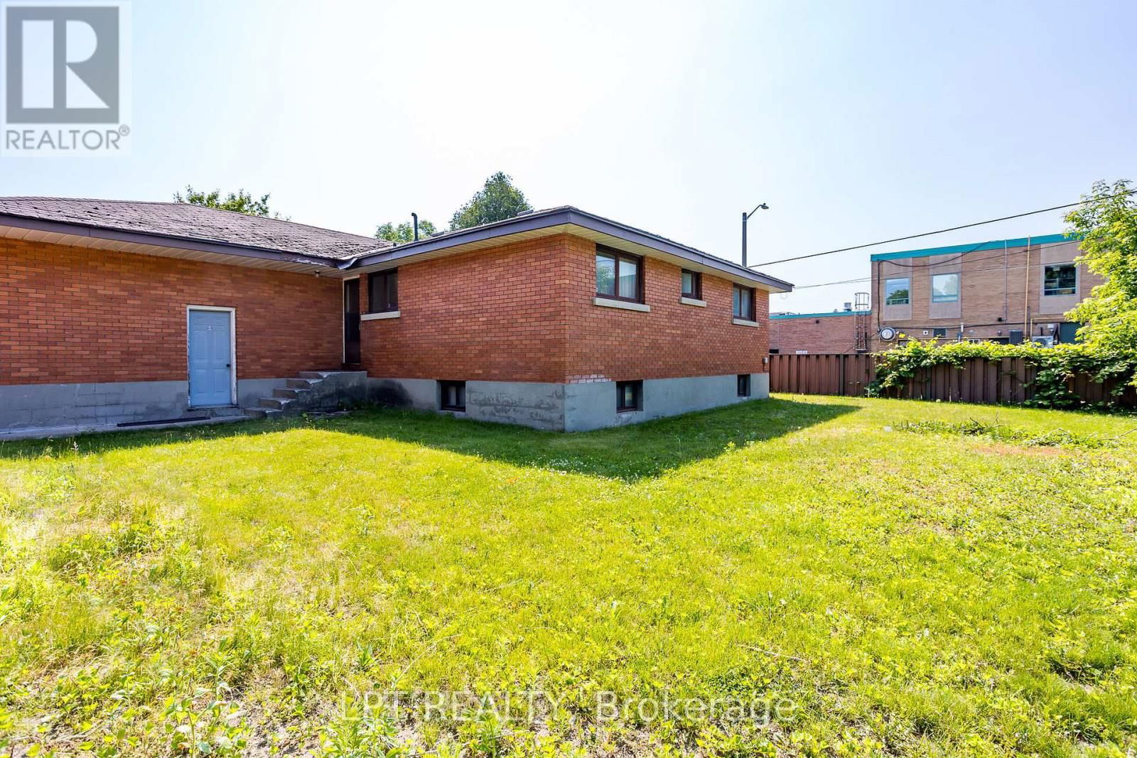 648 PARKVIEW ROAD Image 13