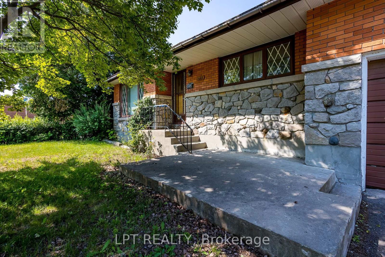 648 PARKVIEW ROAD Image 2
