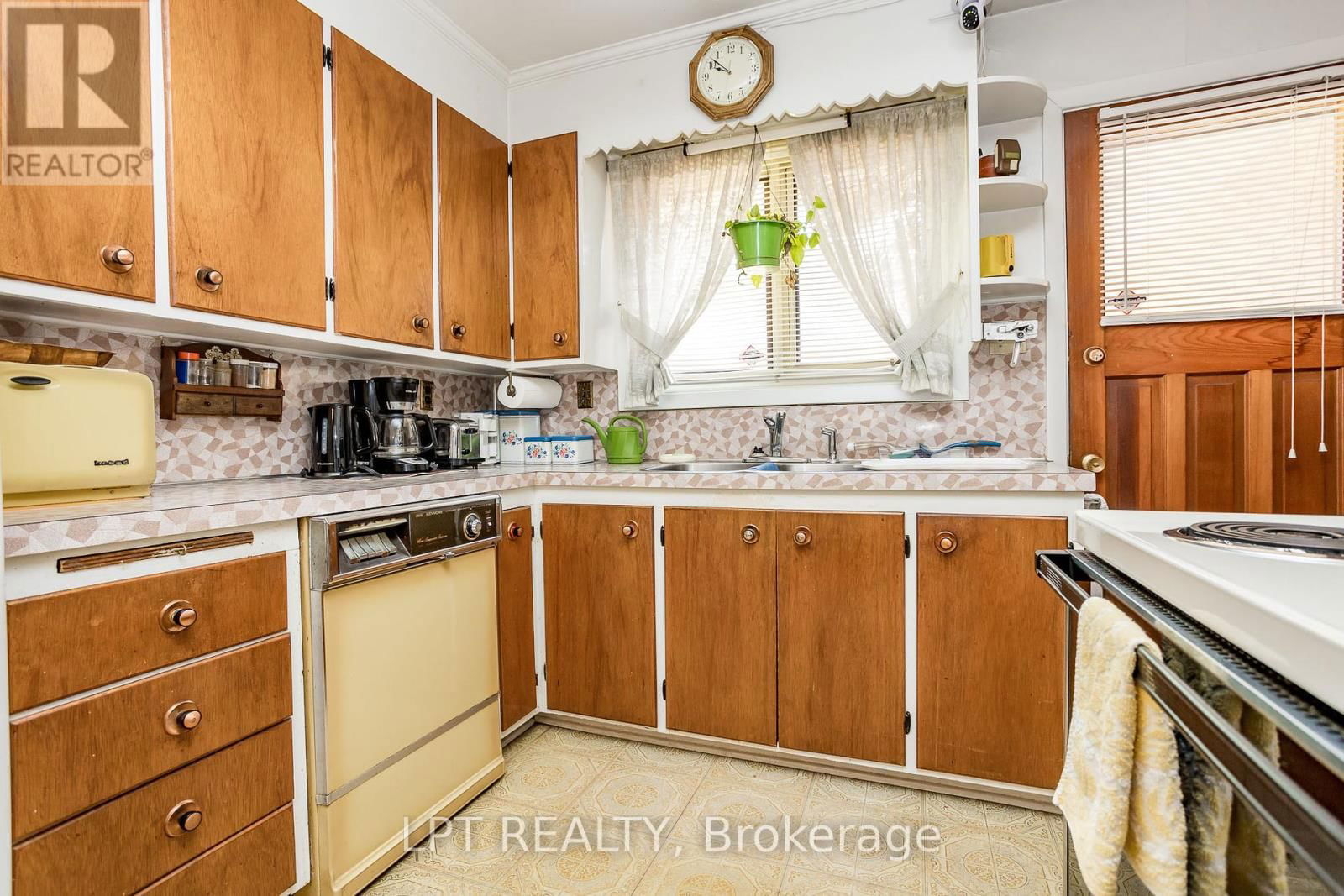 648 PARKVIEW ROAD Image 6