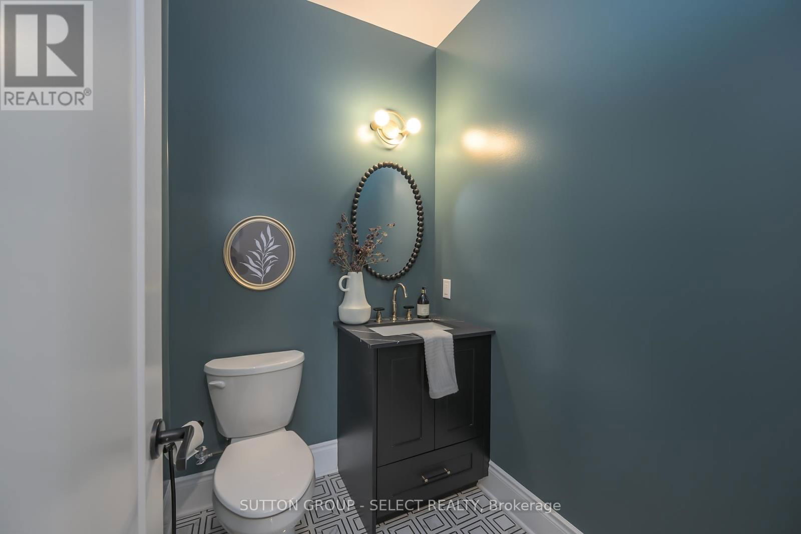 597 CREEKVIEW CHASE Image 32