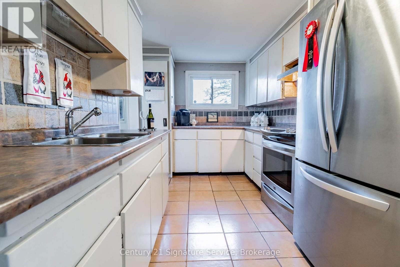 752 EMPIRE ROAD Image 16