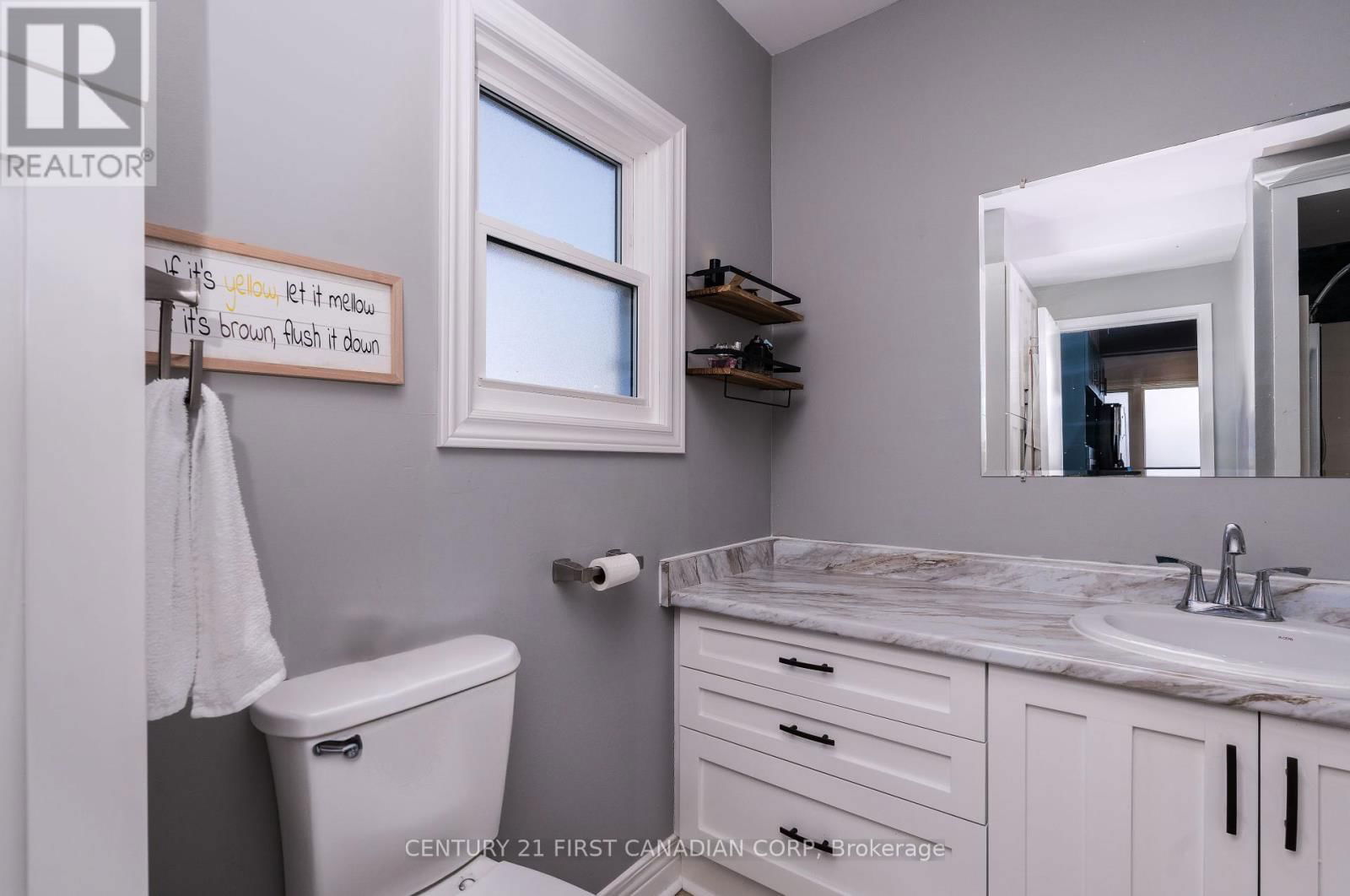 18512 ERIE SHORE DRIVE SOUTH Image 17