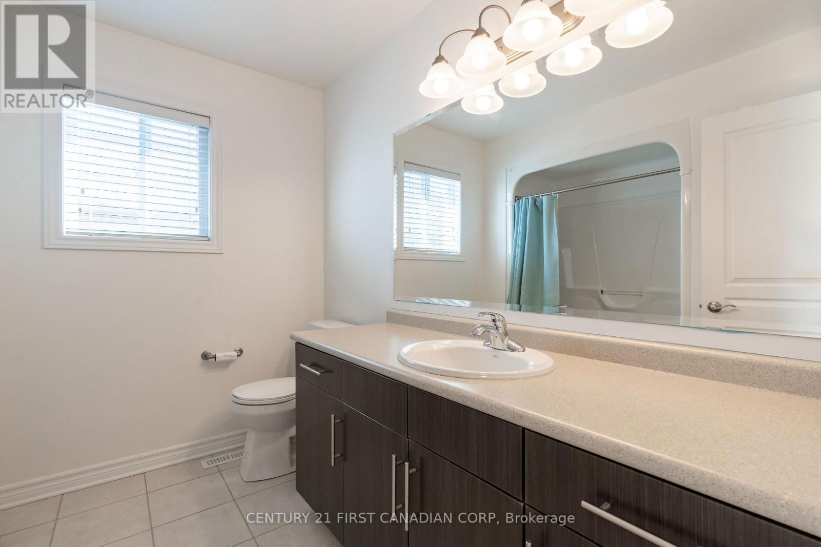 3235 EMILYCARR LANE Image 25