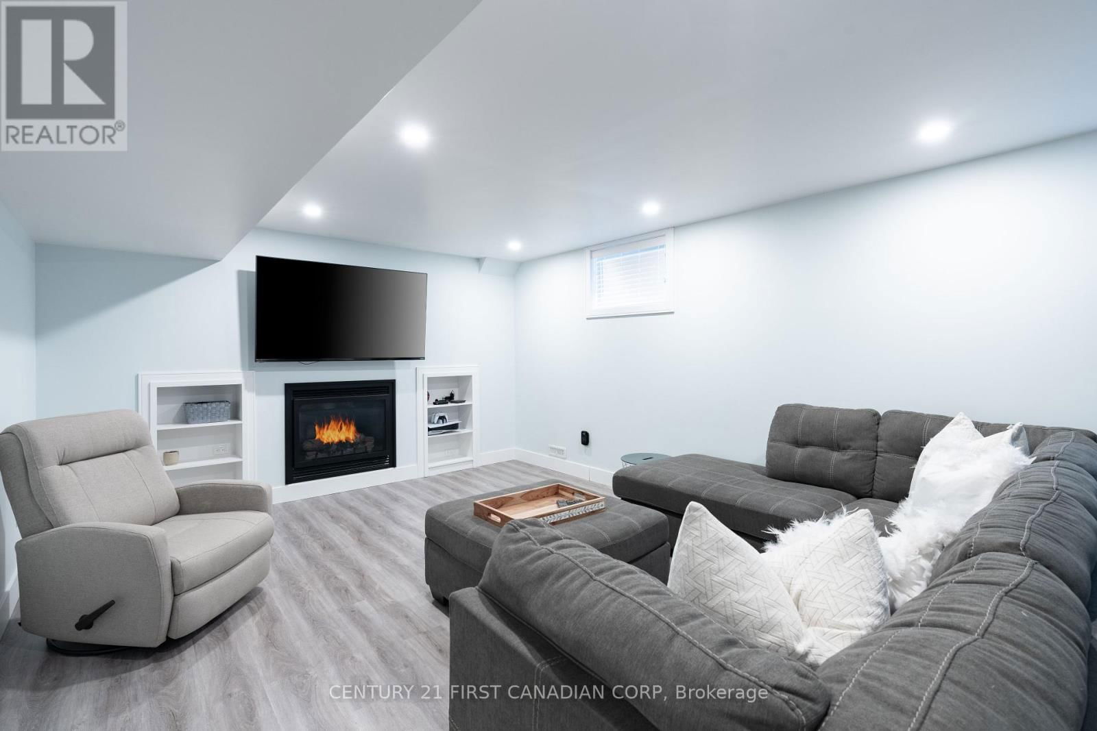 3235 EMILYCARR LANE Image 36