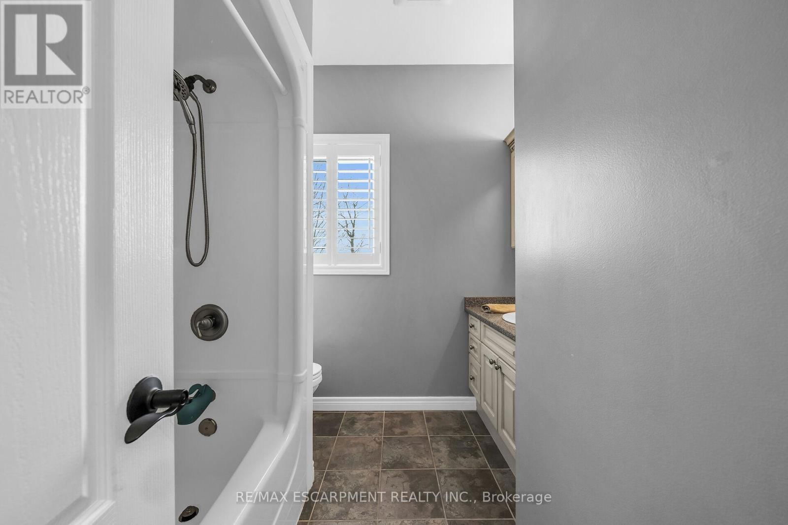 92 CELTIC DRIVE Image 14