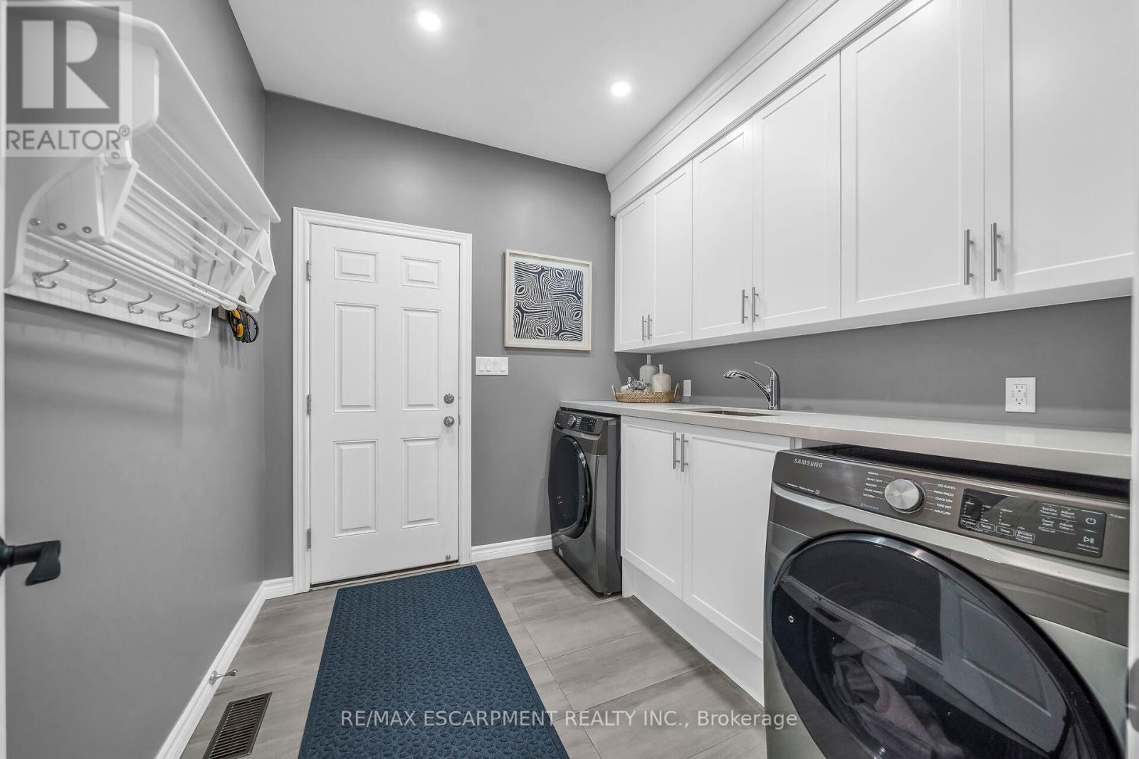 92 CELTIC DRIVE Image 16