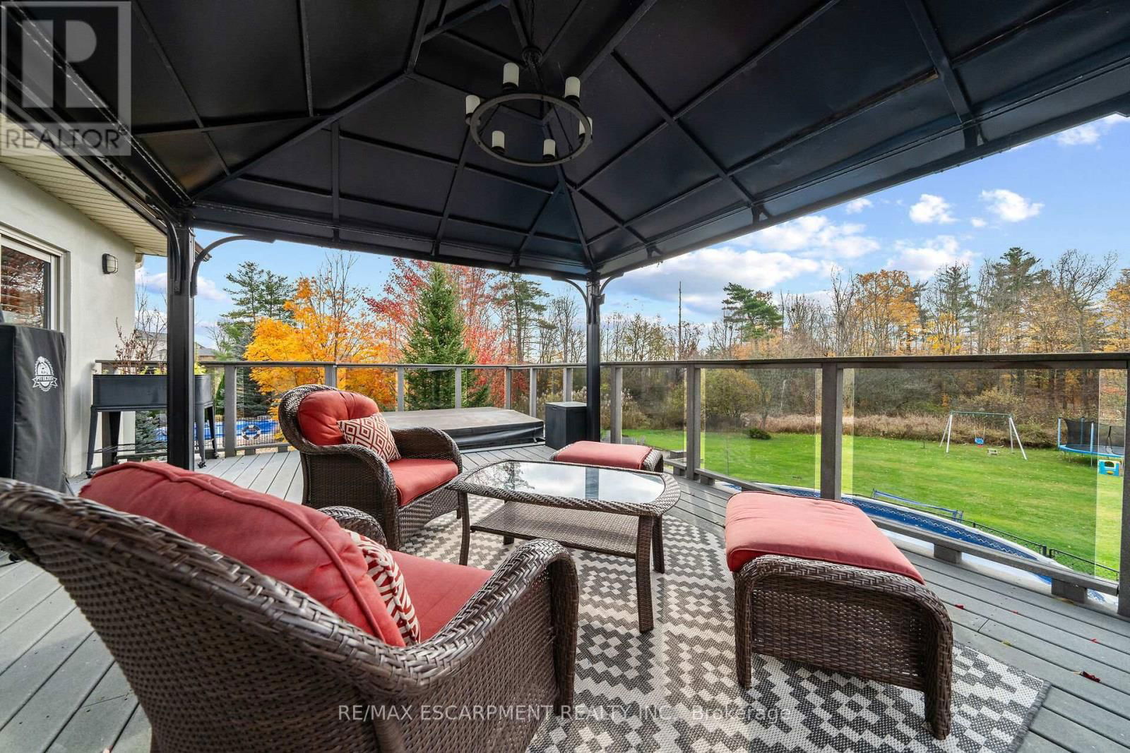 92 CELTIC DRIVE Image 38