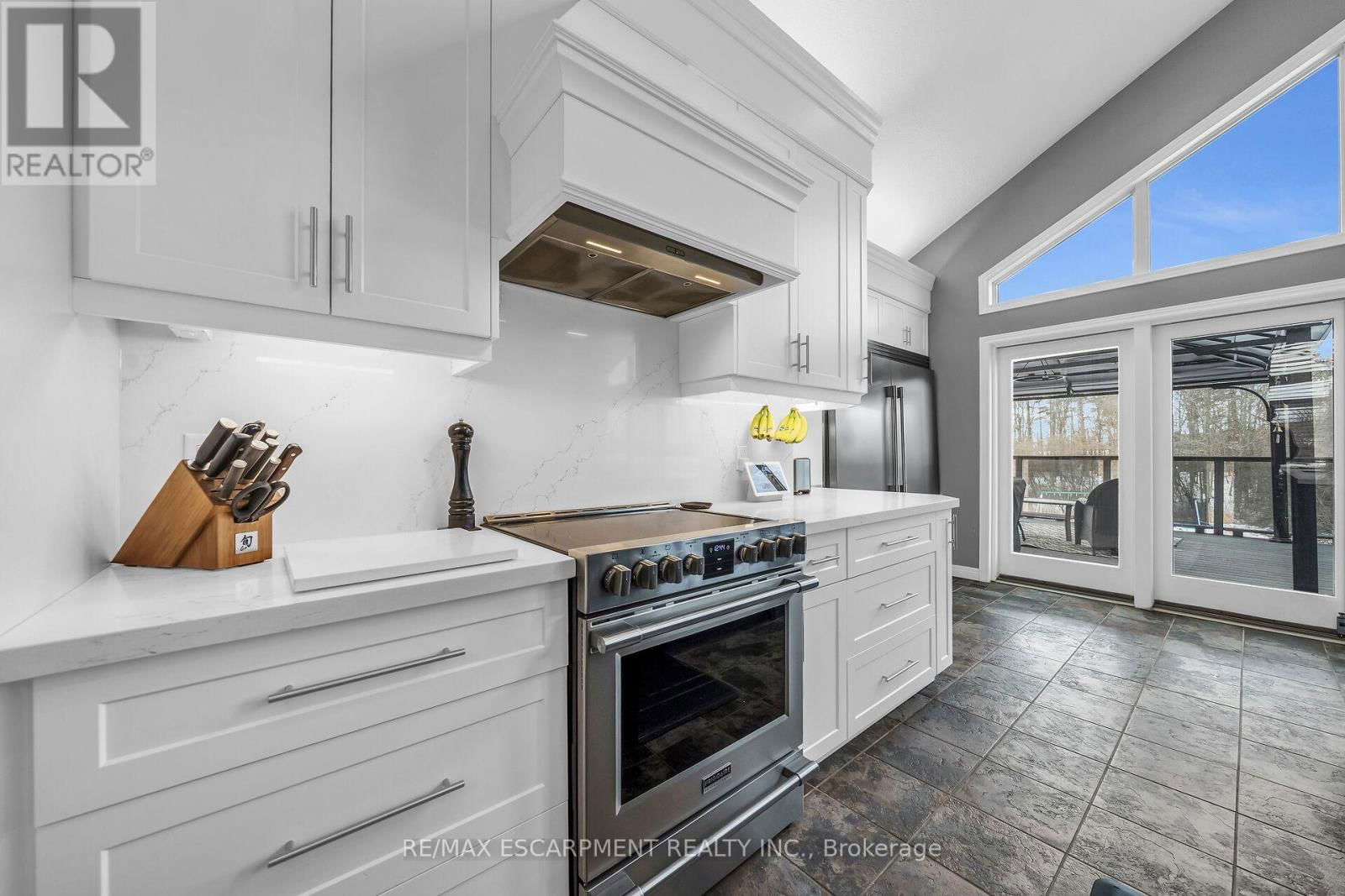 92 CELTIC DRIVE Image 9