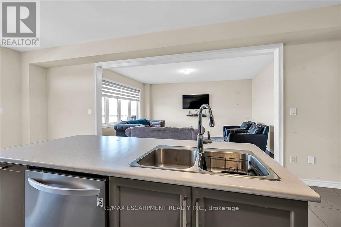14 OAKTREE DRIVE Image 12