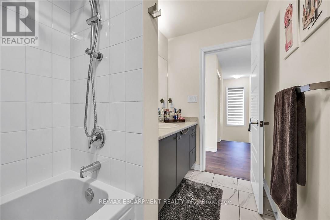 14 OAKTREE DRIVE Image 31