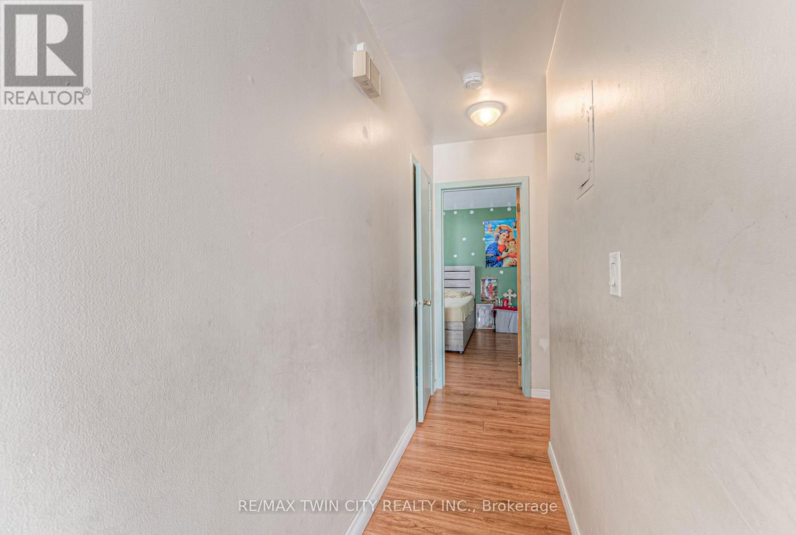 486 HIGHLAND ROAD EAST Image 13
