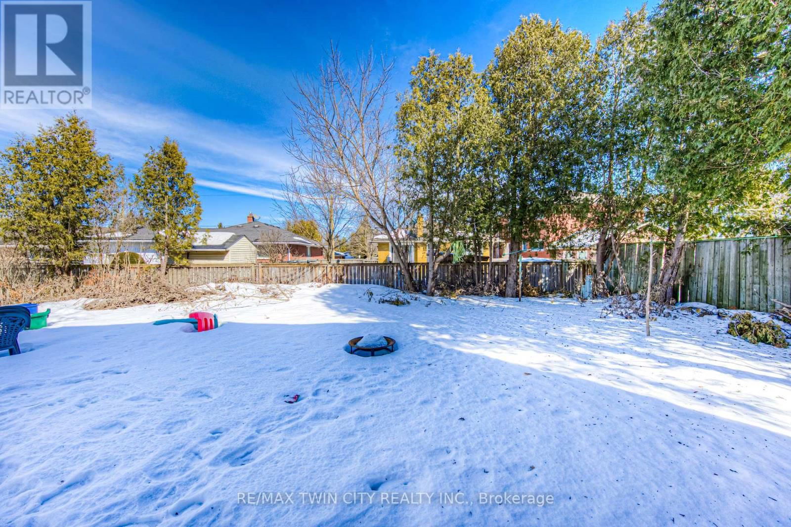486 HIGHLAND ROAD EAST Image 32