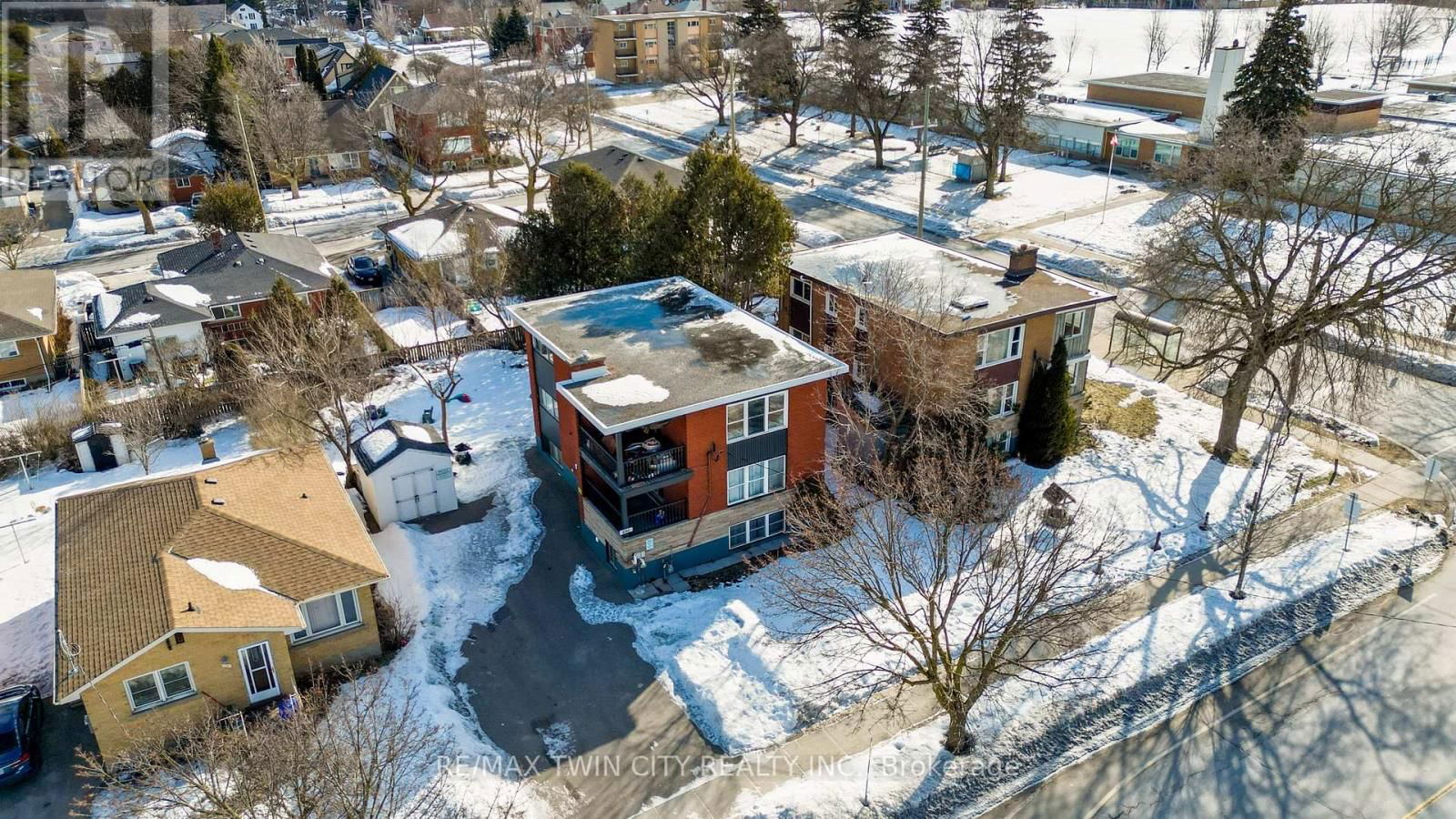 486 HIGHLAND ROAD EAST Image 36