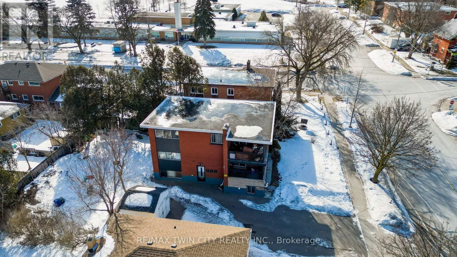 486 HIGHLAND ROAD EAST Image 37