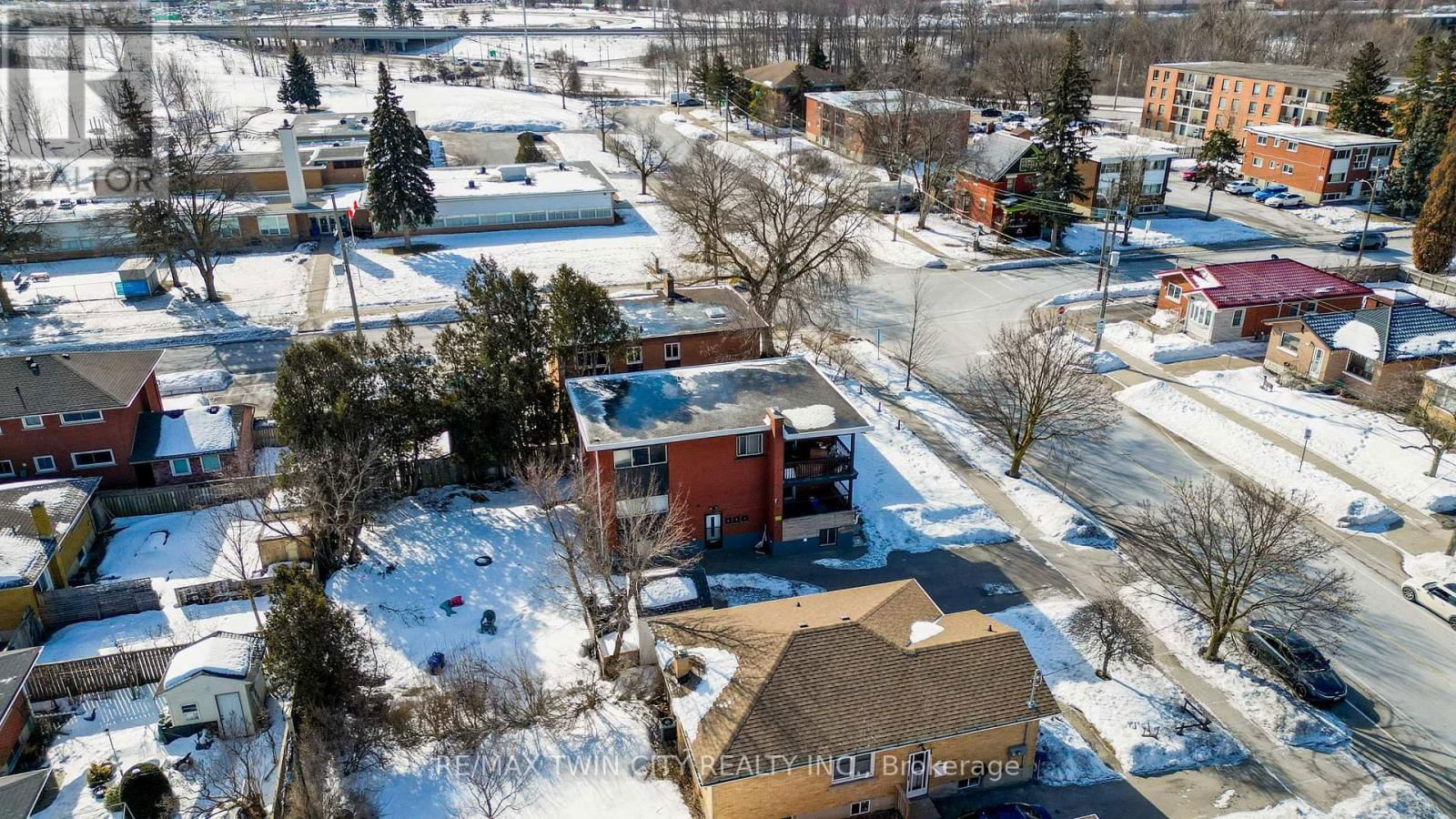 486 HIGHLAND ROAD EAST Image 38
