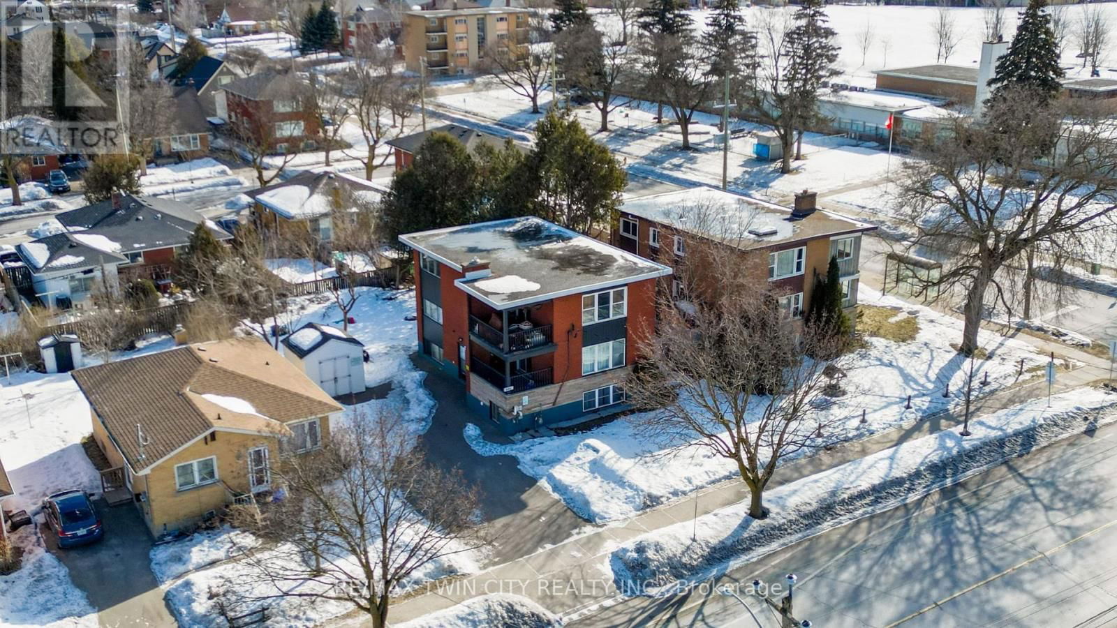 486 HIGHLAND ROAD EAST Image 46