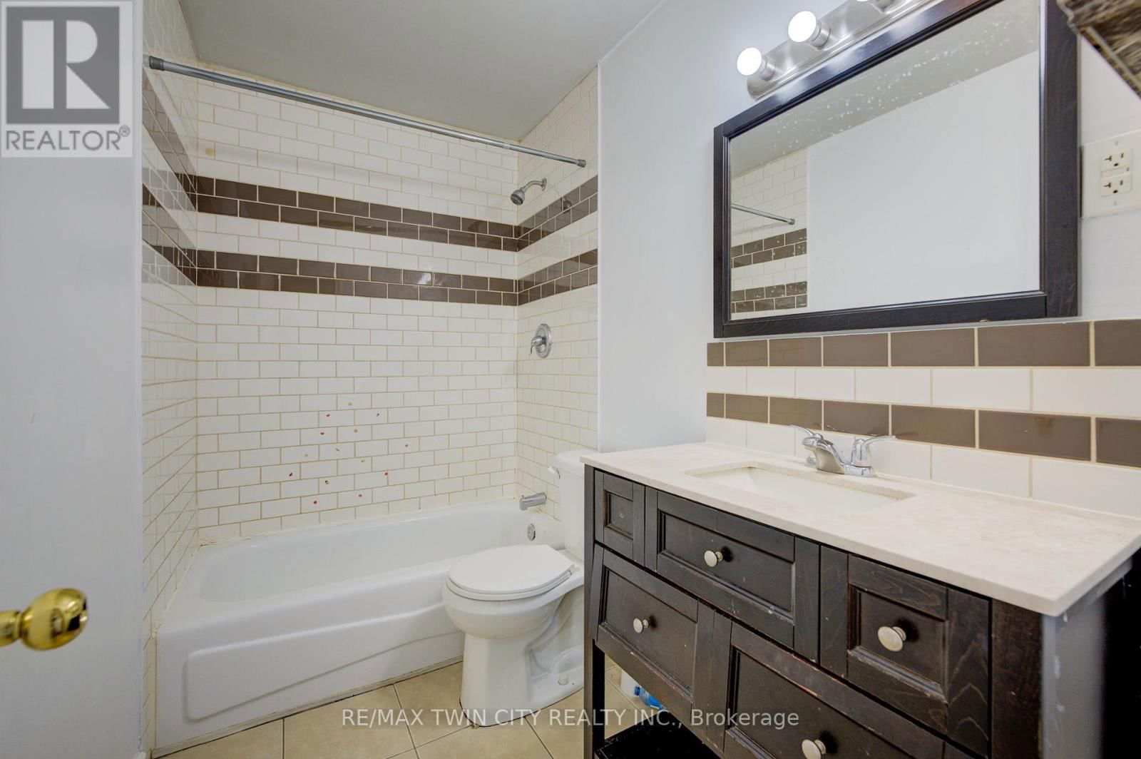 486 HIGHLAND ROAD EAST Image 8