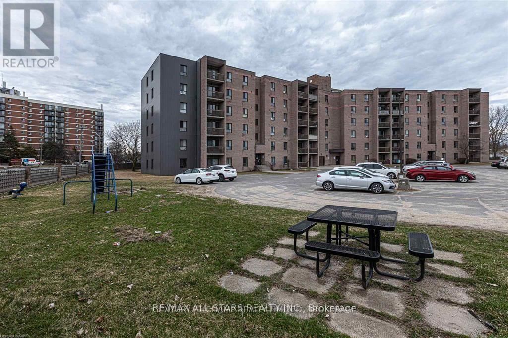 212 - 17 ELDON HALL PLACE Image 3