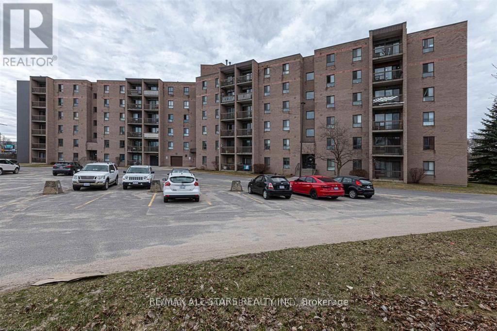 212 - 17 ELDON HALL PLACE Image 4