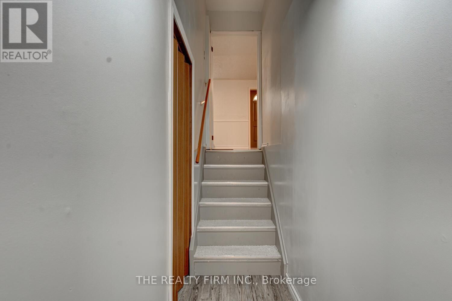 42 BEECHMOUNT CRESCENT Image 24