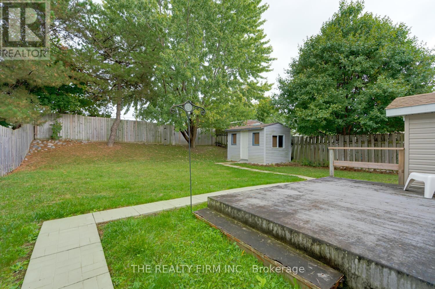 42 BEECHMOUNT CRESCENT Image 32