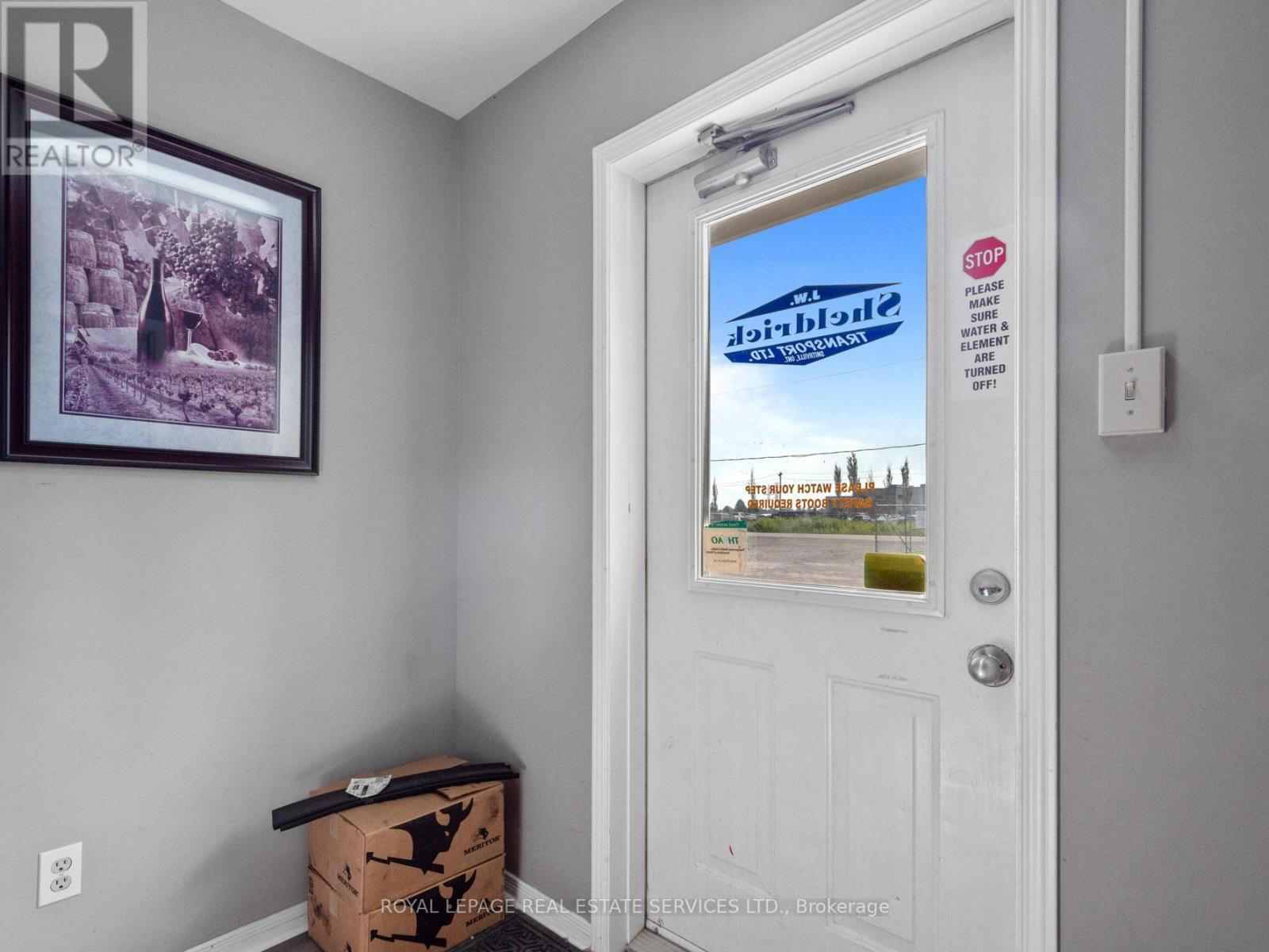 2942 THOMPSON AVENUE Image 10