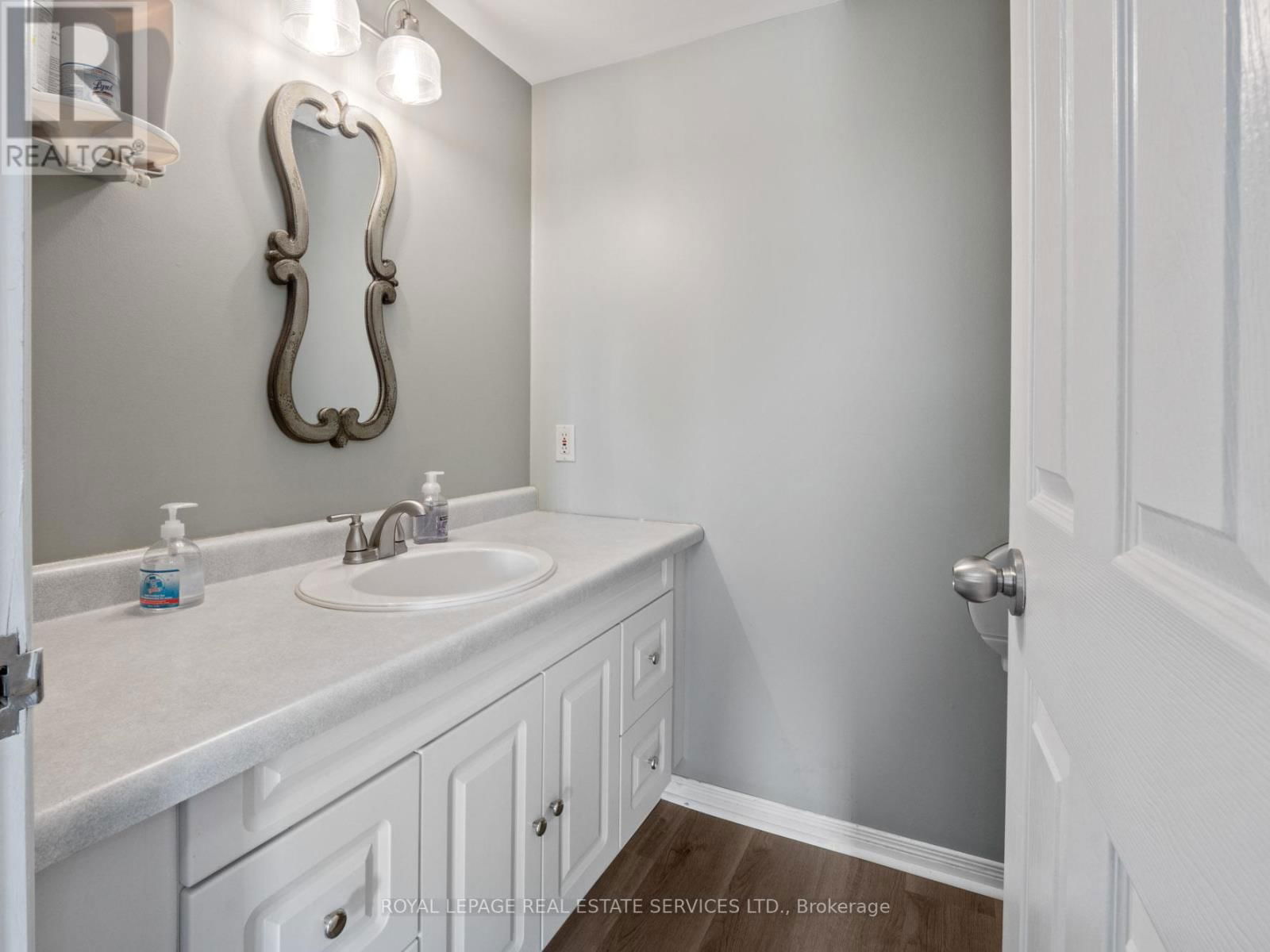 2942 THOMPSON AVENUE Image 12
