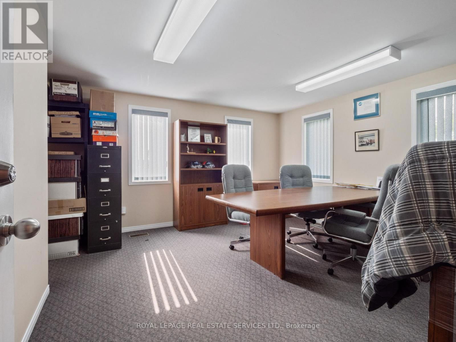 2942 THOMPSON AVENUE Image 15