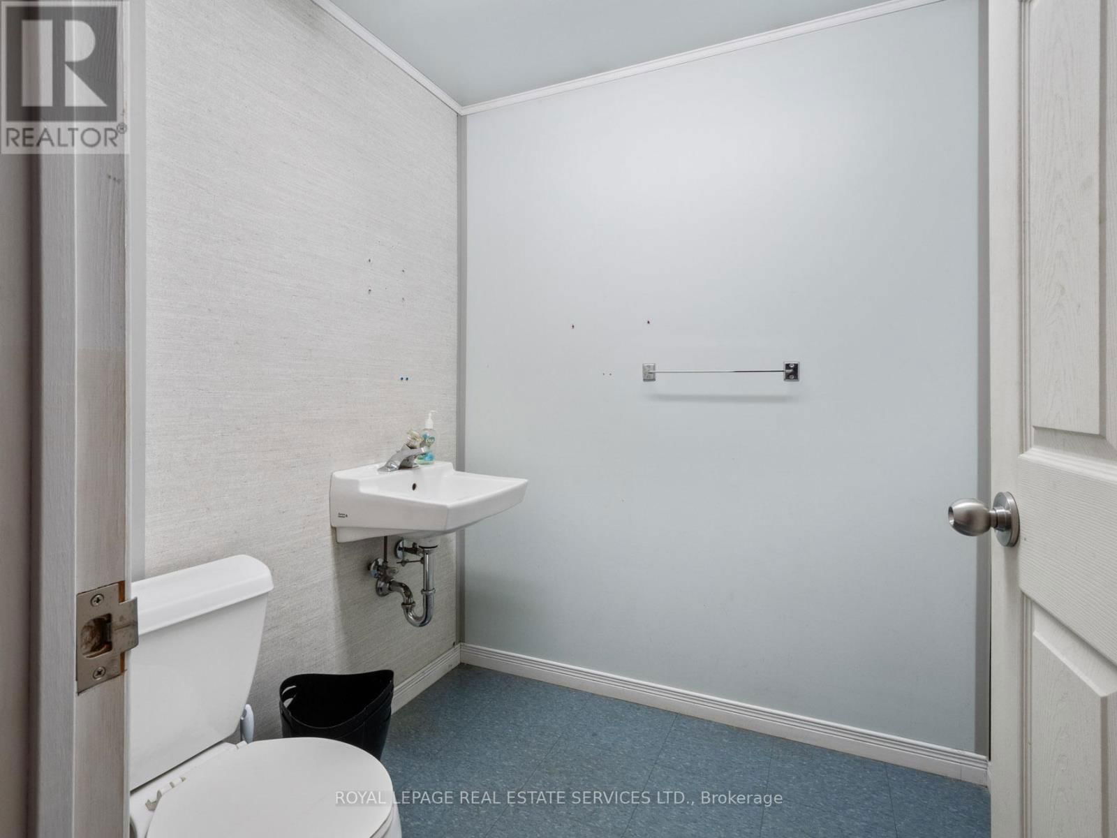 2942 THOMPSON AVENUE Image 17