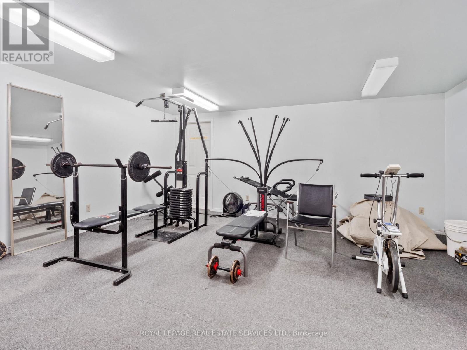 2942 THOMPSON AVENUE Image 18
