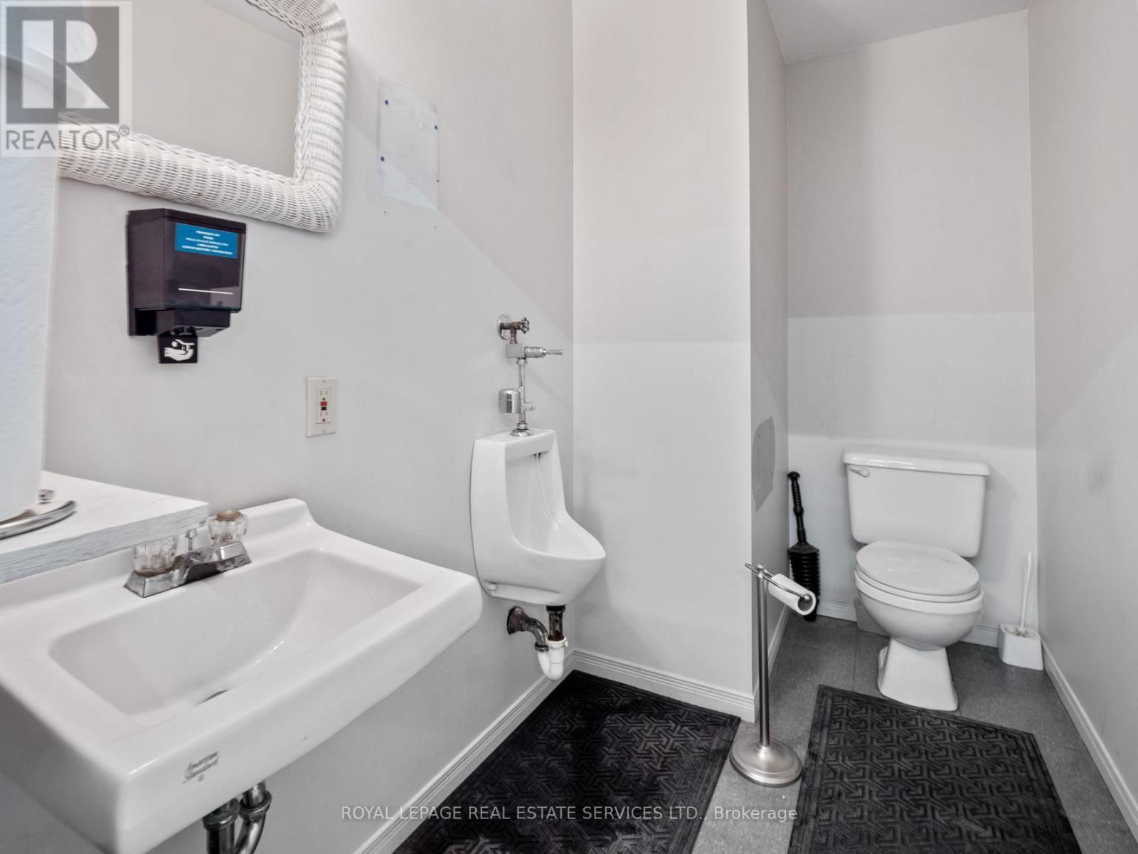 2942 THOMPSON AVENUE Image 21