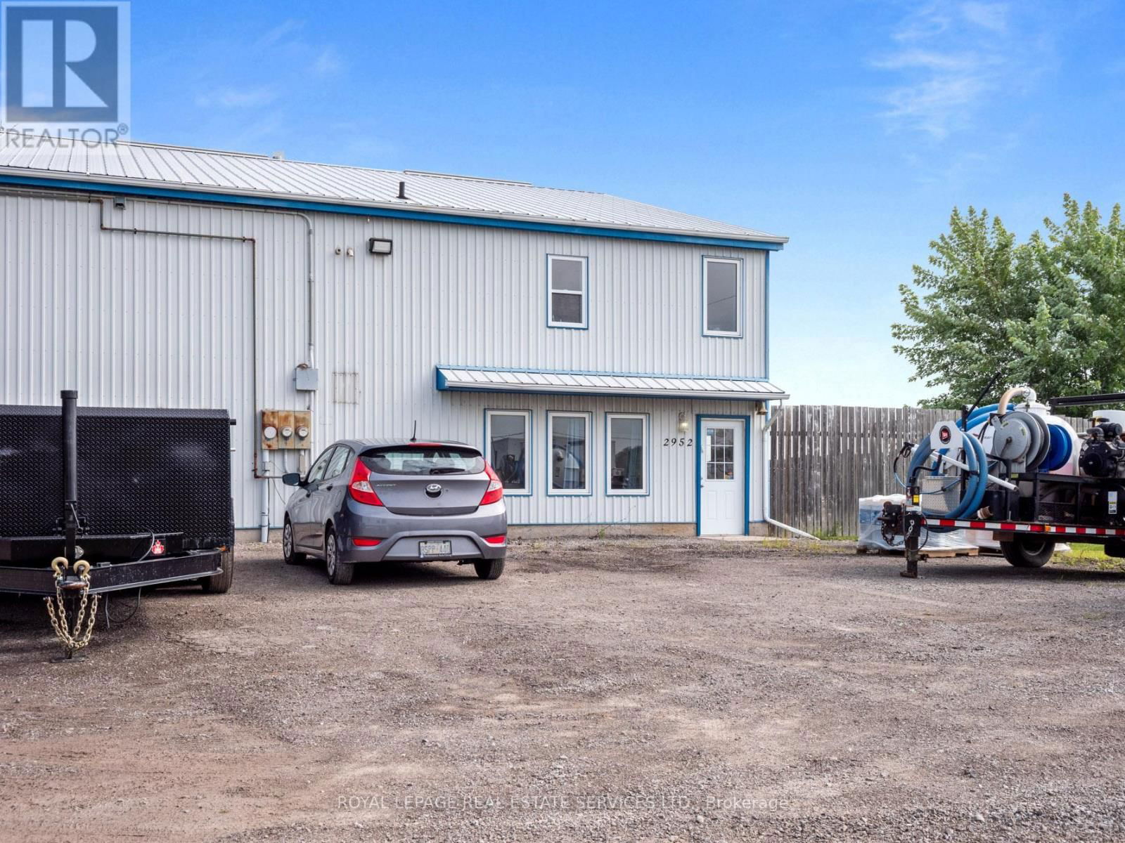 2942 THOMPSON AVENUE Image 26