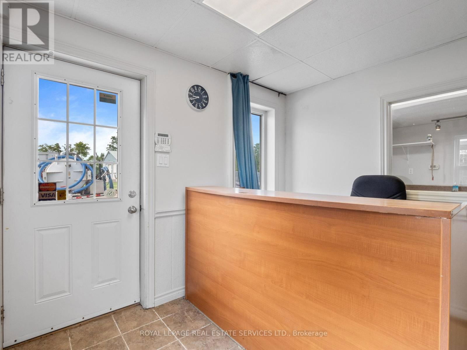 2942 THOMPSON AVENUE Image 27