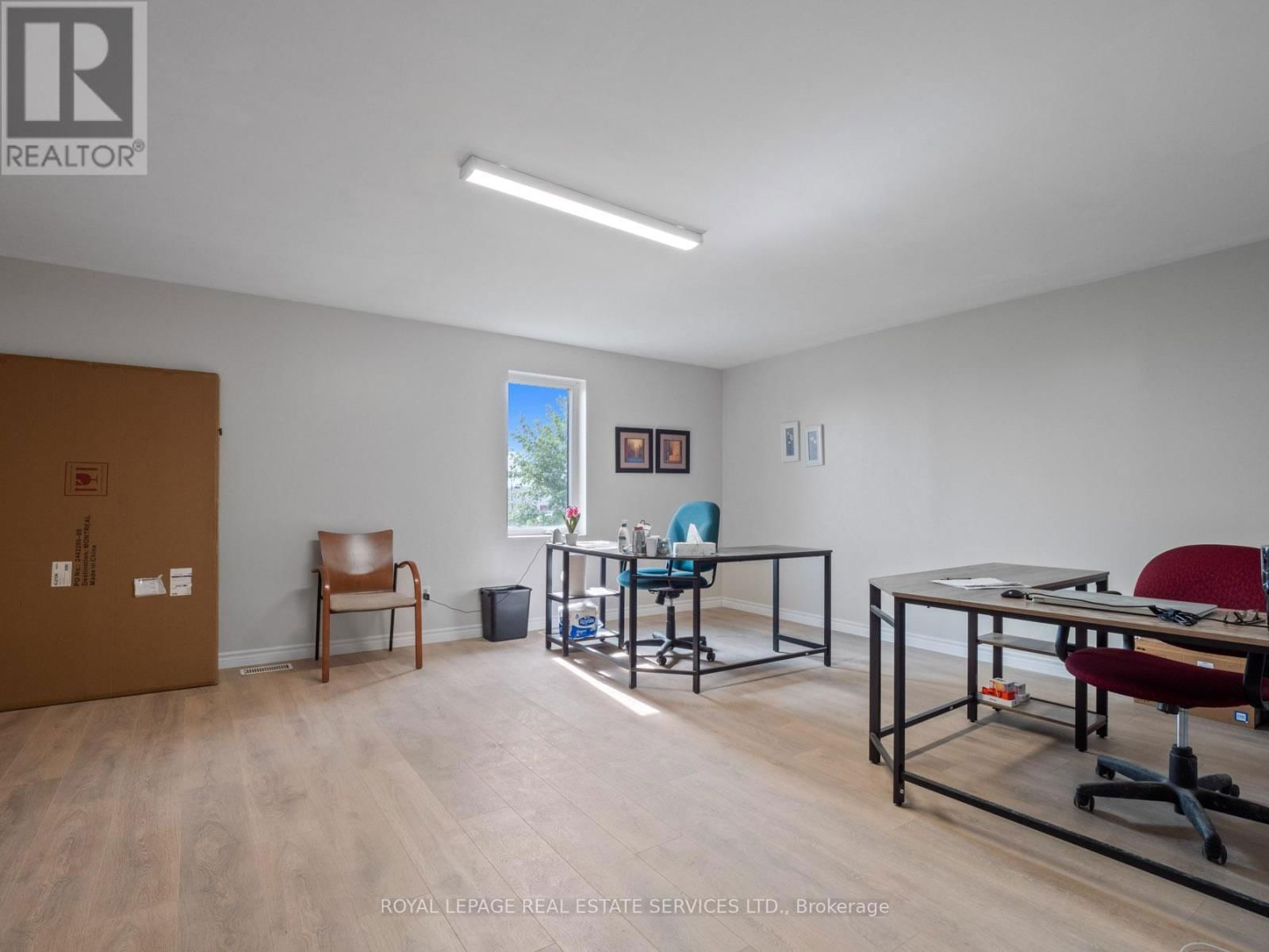 2942 THOMPSON AVENUE Image 37