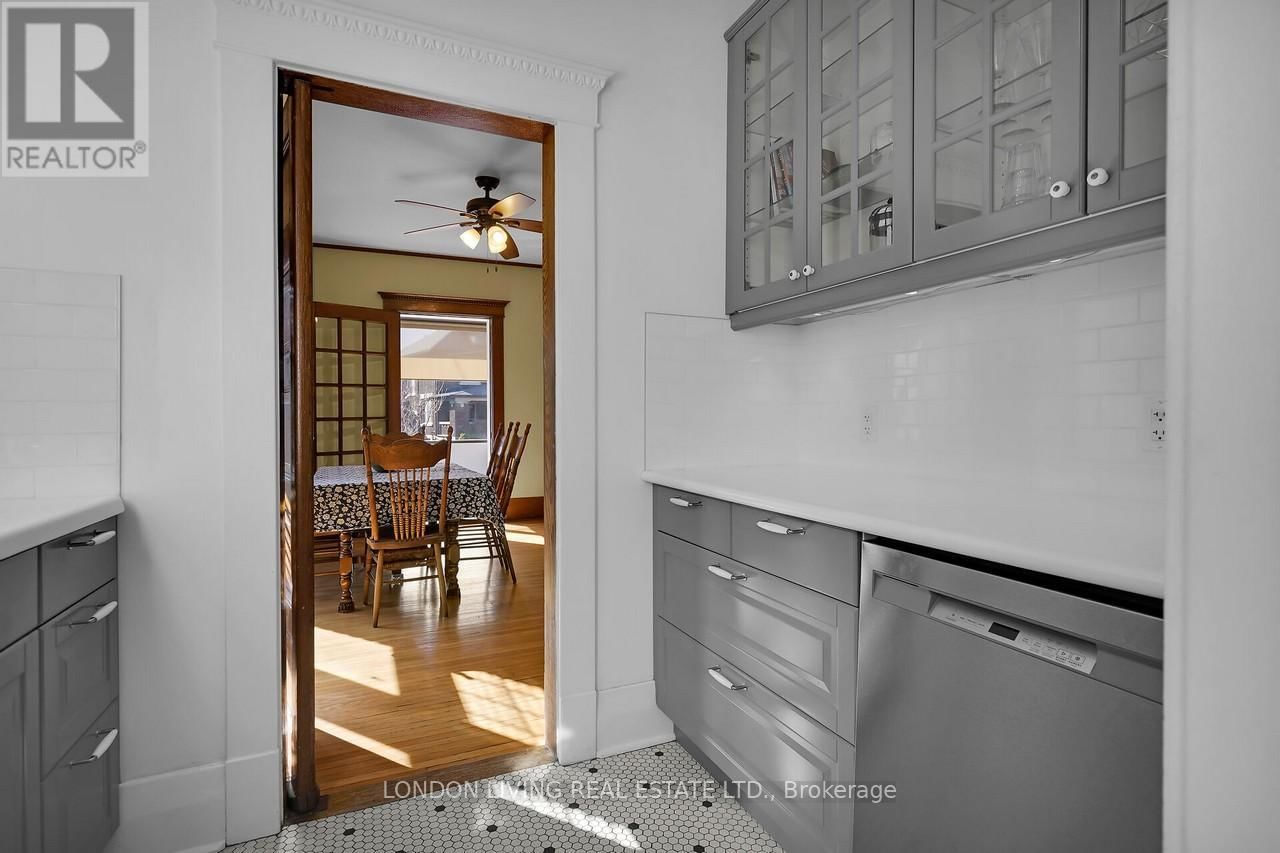 236 RIDOUT STREET SOUTH Image 10