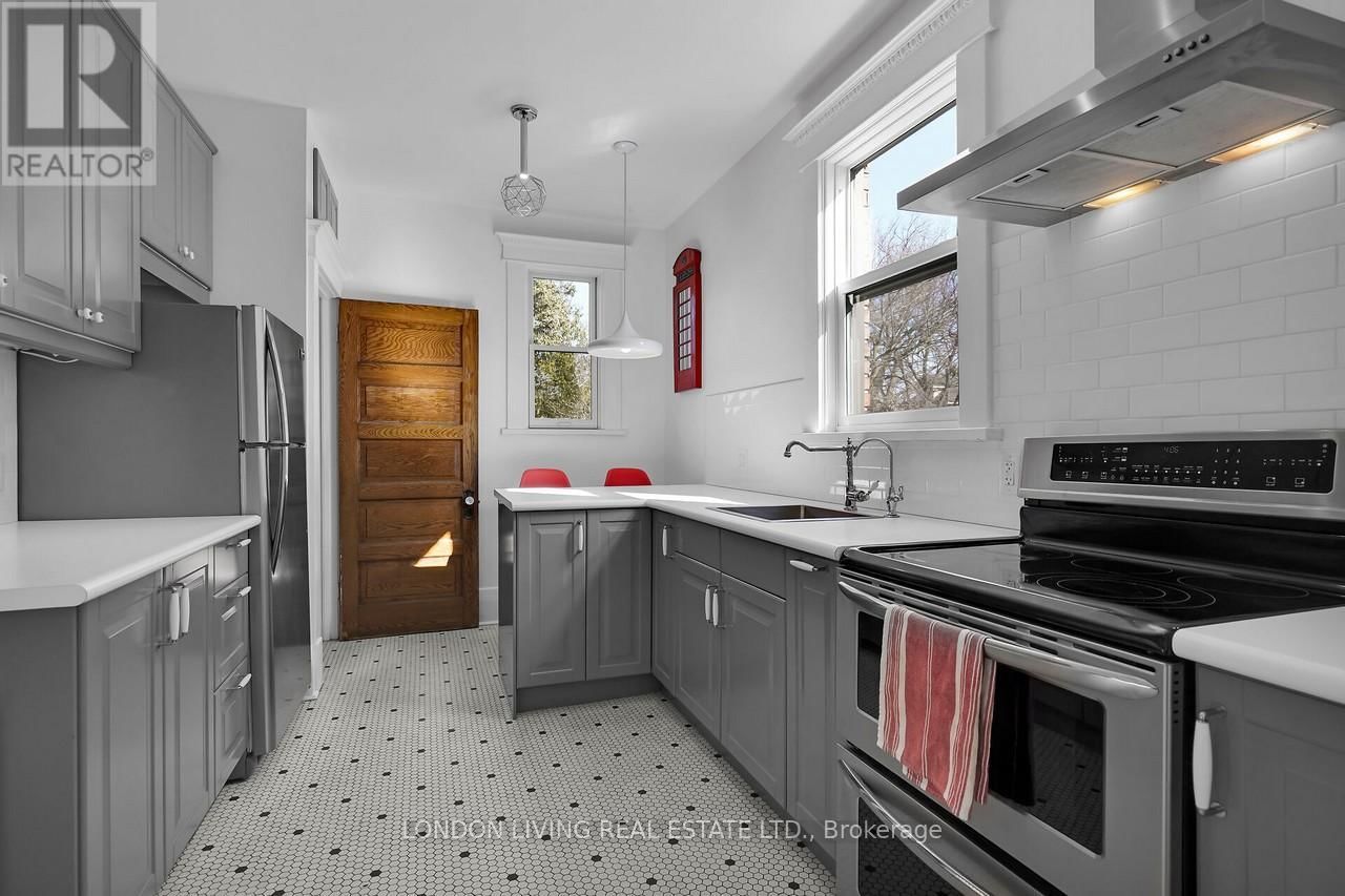 236 RIDOUT STREET SOUTH Image 11
