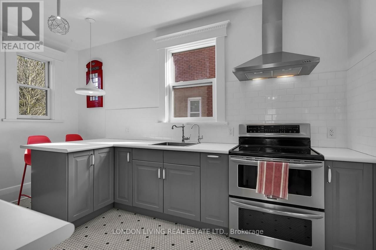 236 RIDOUT STREET SOUTH Image 13