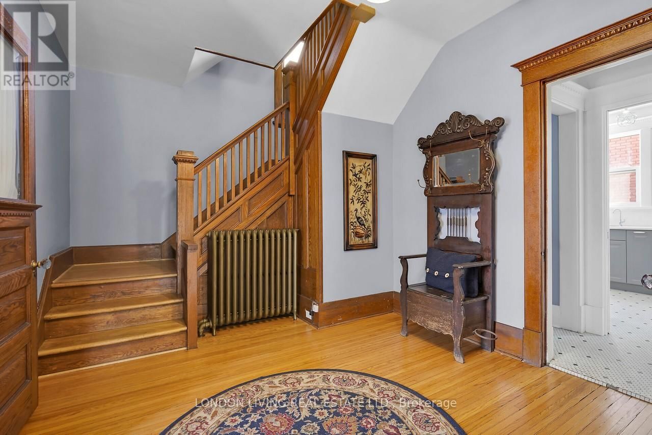236 RIDOUT STREET SOUTH Image 2