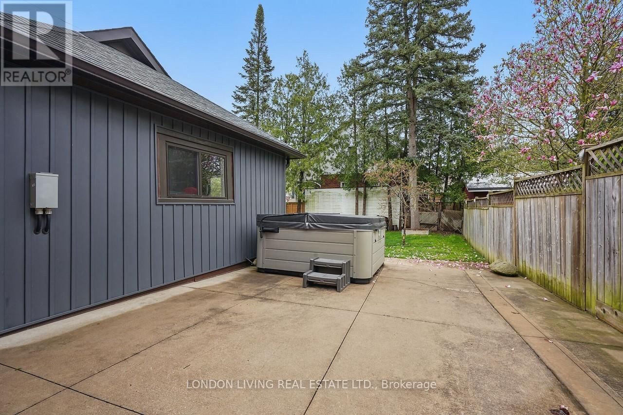 236 RIDOUT STREET SOUTH Image 36