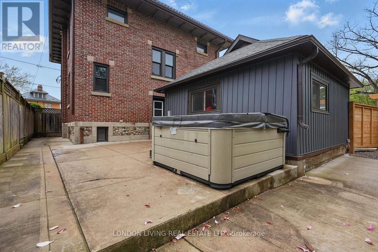 236 RIDOUT STREET SOUTH Image 37