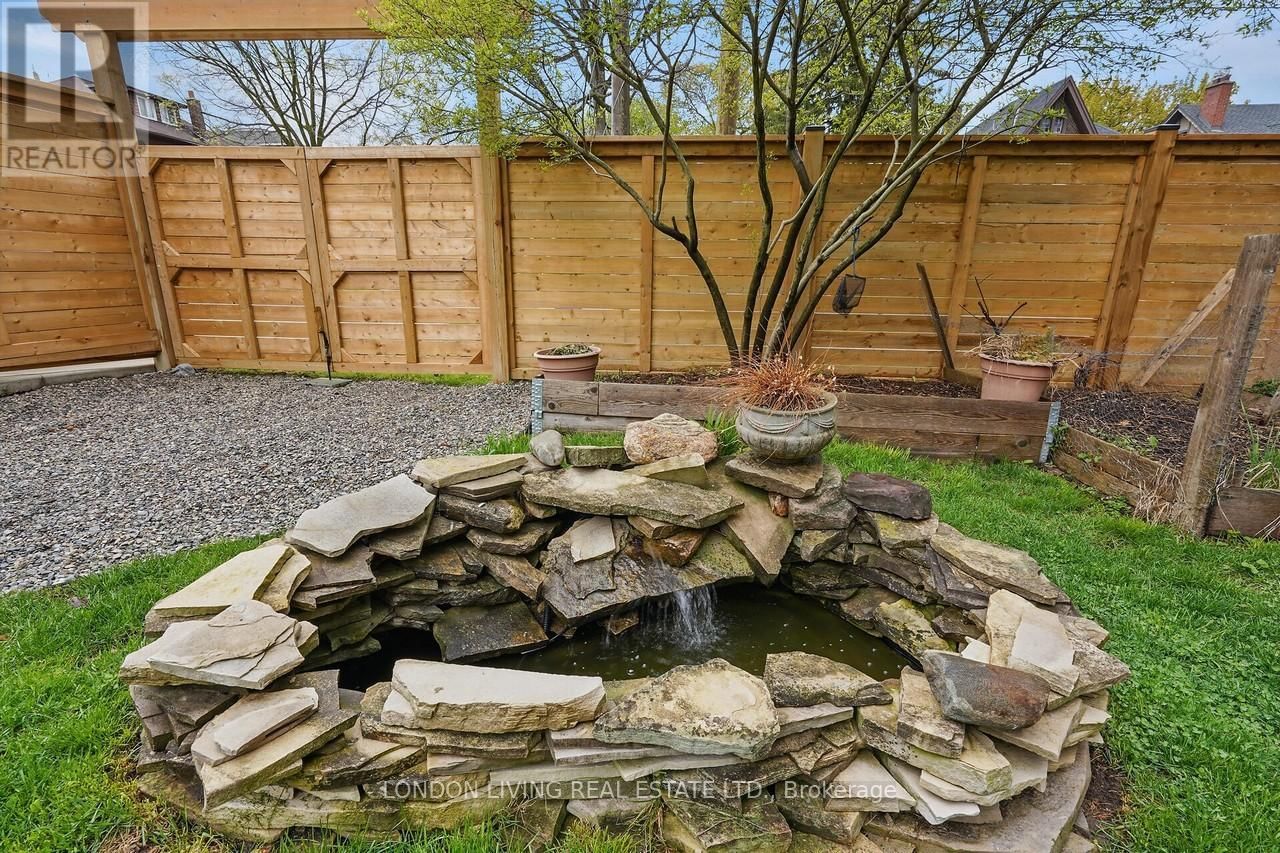 236 RIDOUT STREET SOUTH Image 39