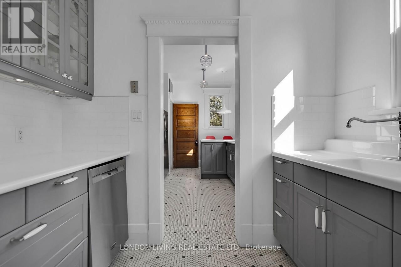 236 RIDOUT STREET SOUTH Image 9