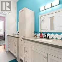 423474 6 CORNERS Image 32