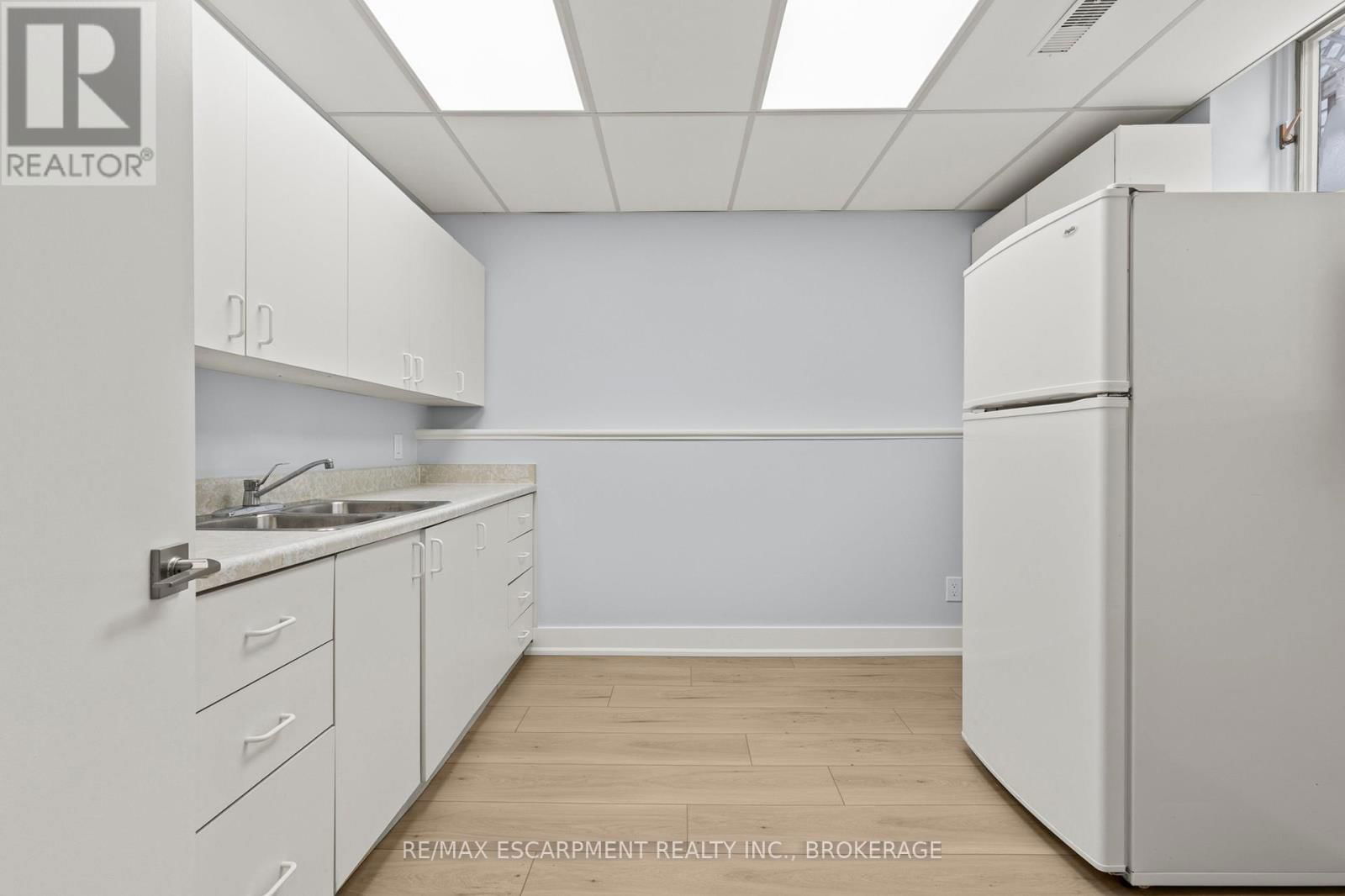 249 CARLTON STREET Image 10