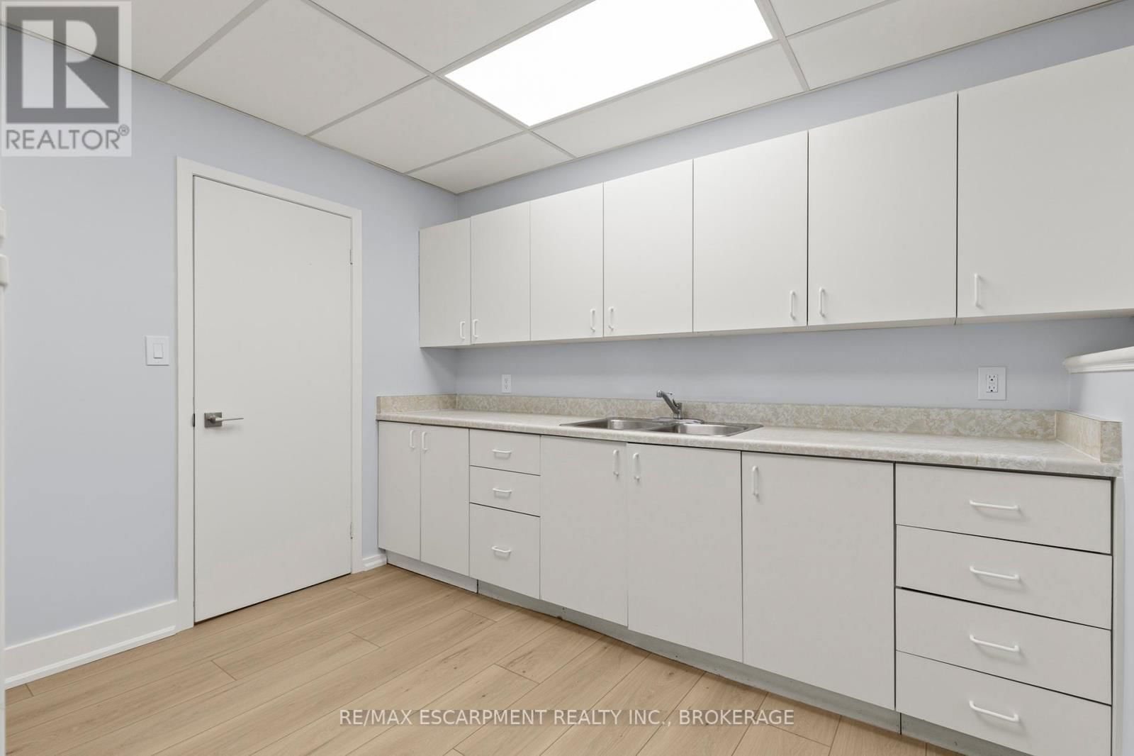 249 CARLTON STREET Image 11