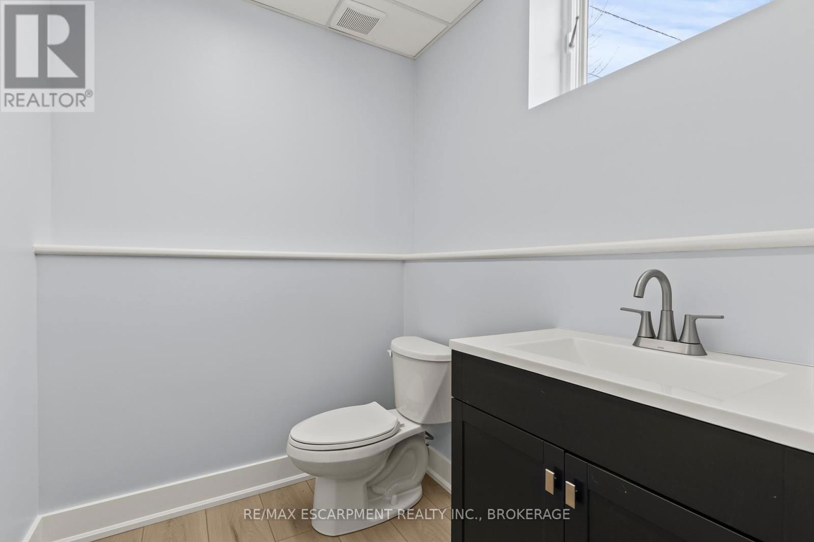 249 CARLTON STREET Image 12