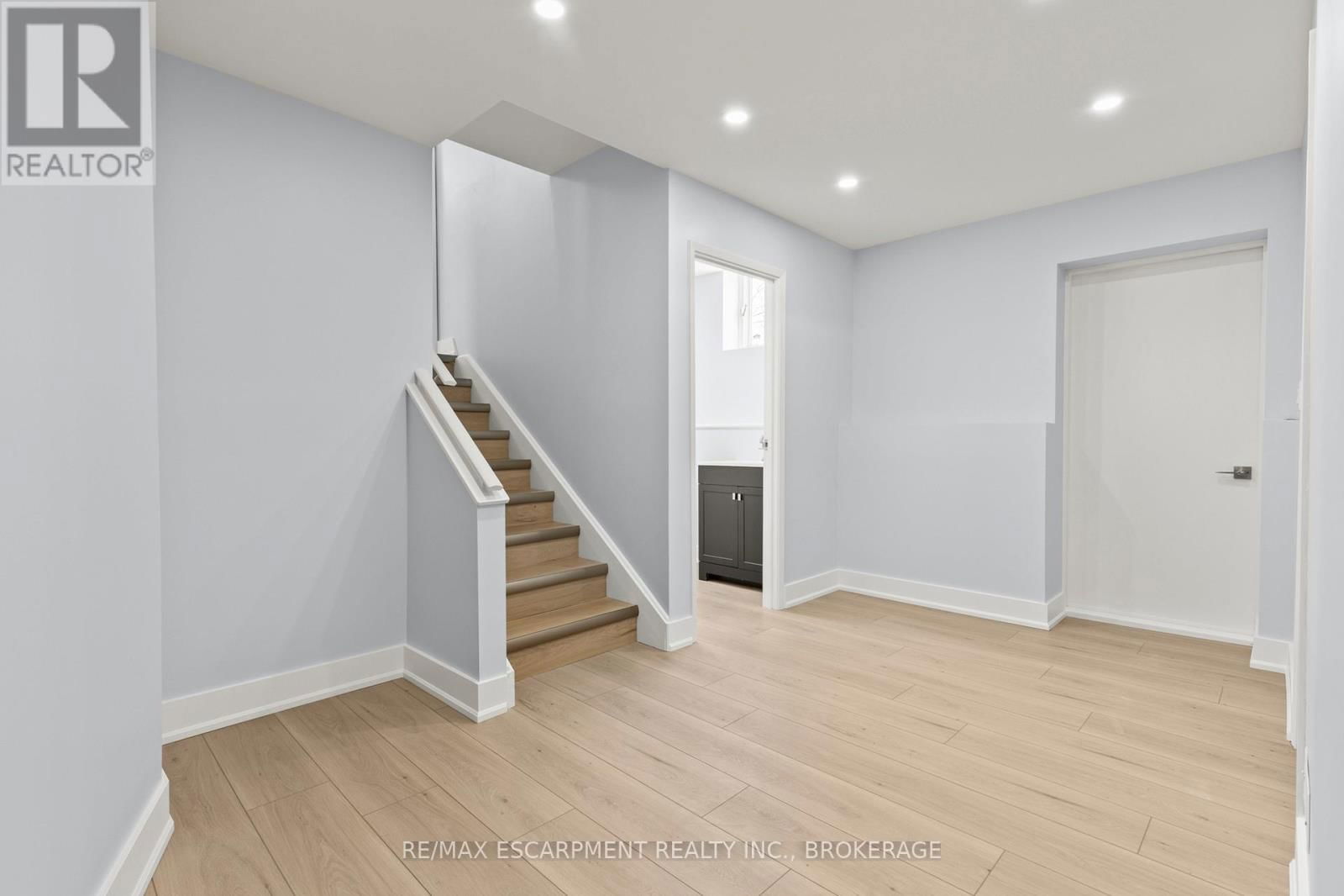 249 CARLTON STREET Image 4