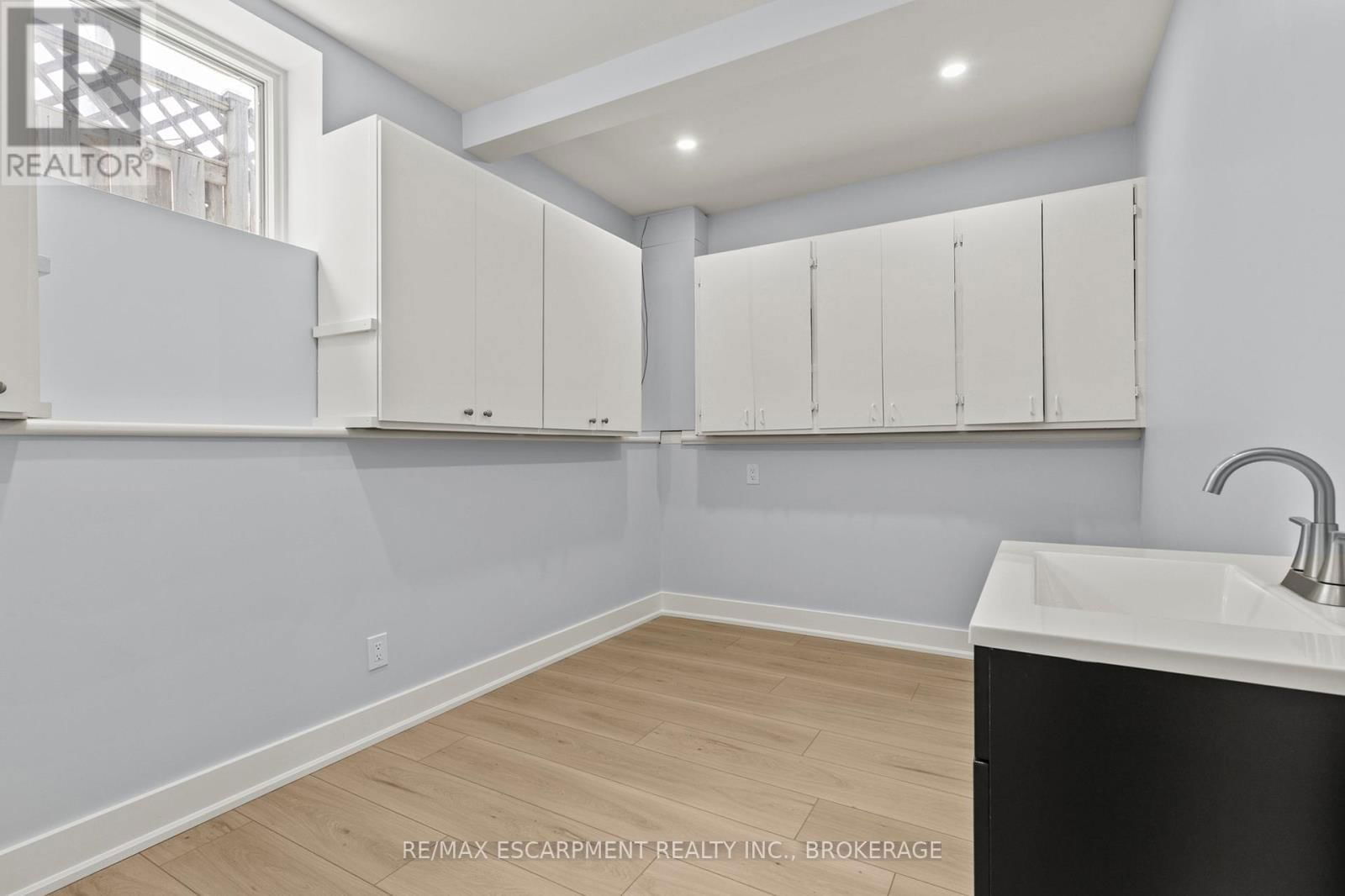 249 CARLTON STREET Image 9