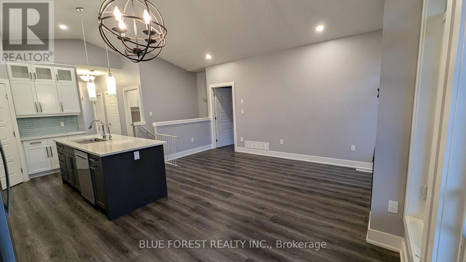 22 - 10 MCPHERSON COURT Image 10