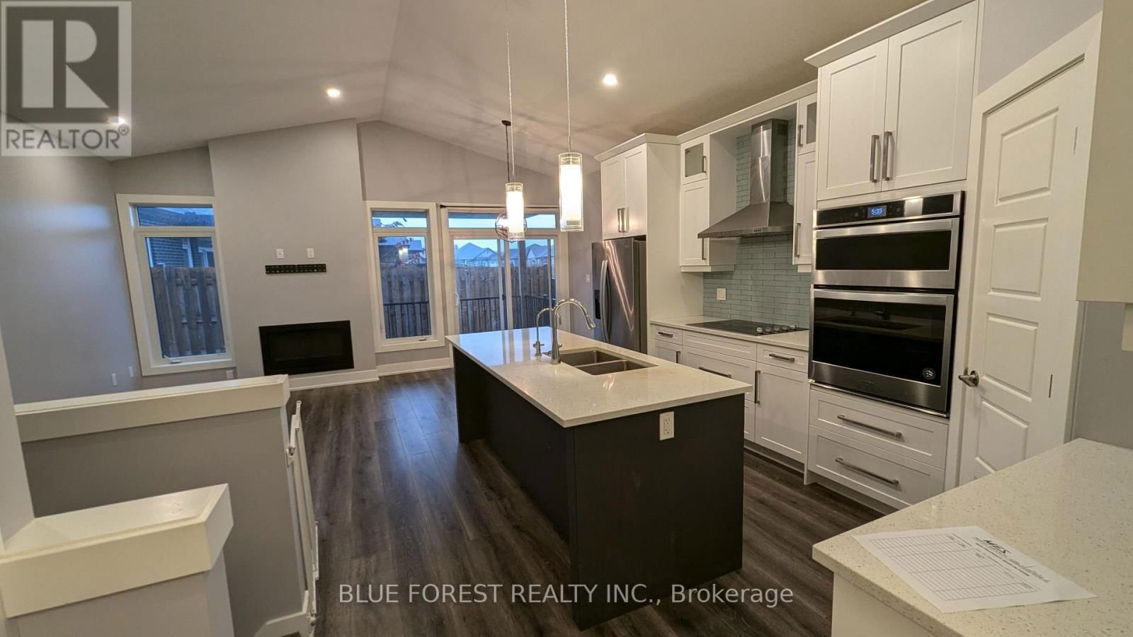 22 - 10 MCPHERSON COURT Image 6